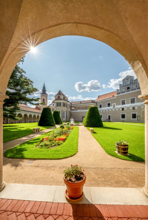 zamecka-zahrada-sz-telc_cervenec-2023---kopie.jpg
